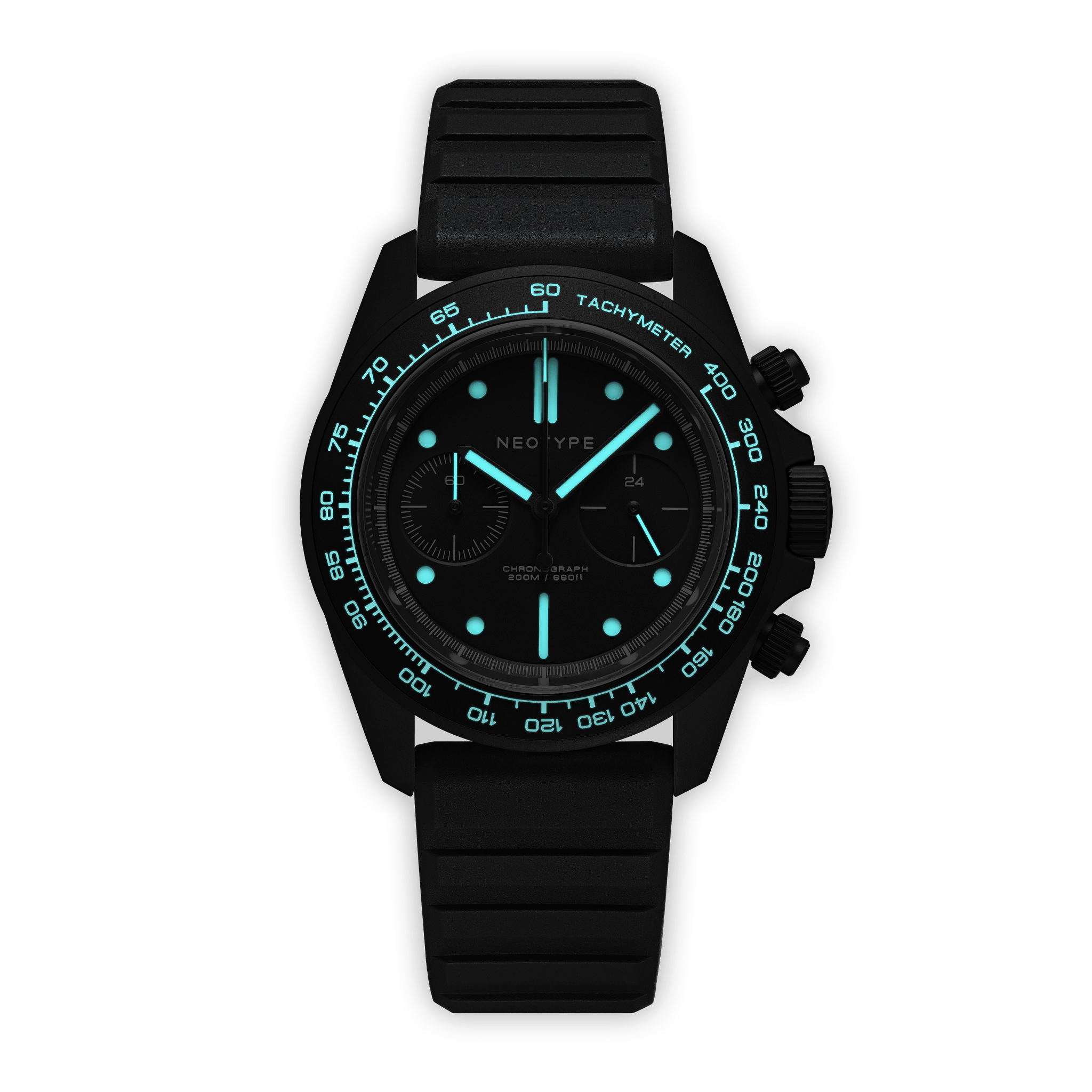 Montre chronographe Neotype Watches en PVD noir avec cadran noir et Bracelet FKM de Neotype Watches, vue de face, mettant en avant la lisibilité et la qualité des matériaux.