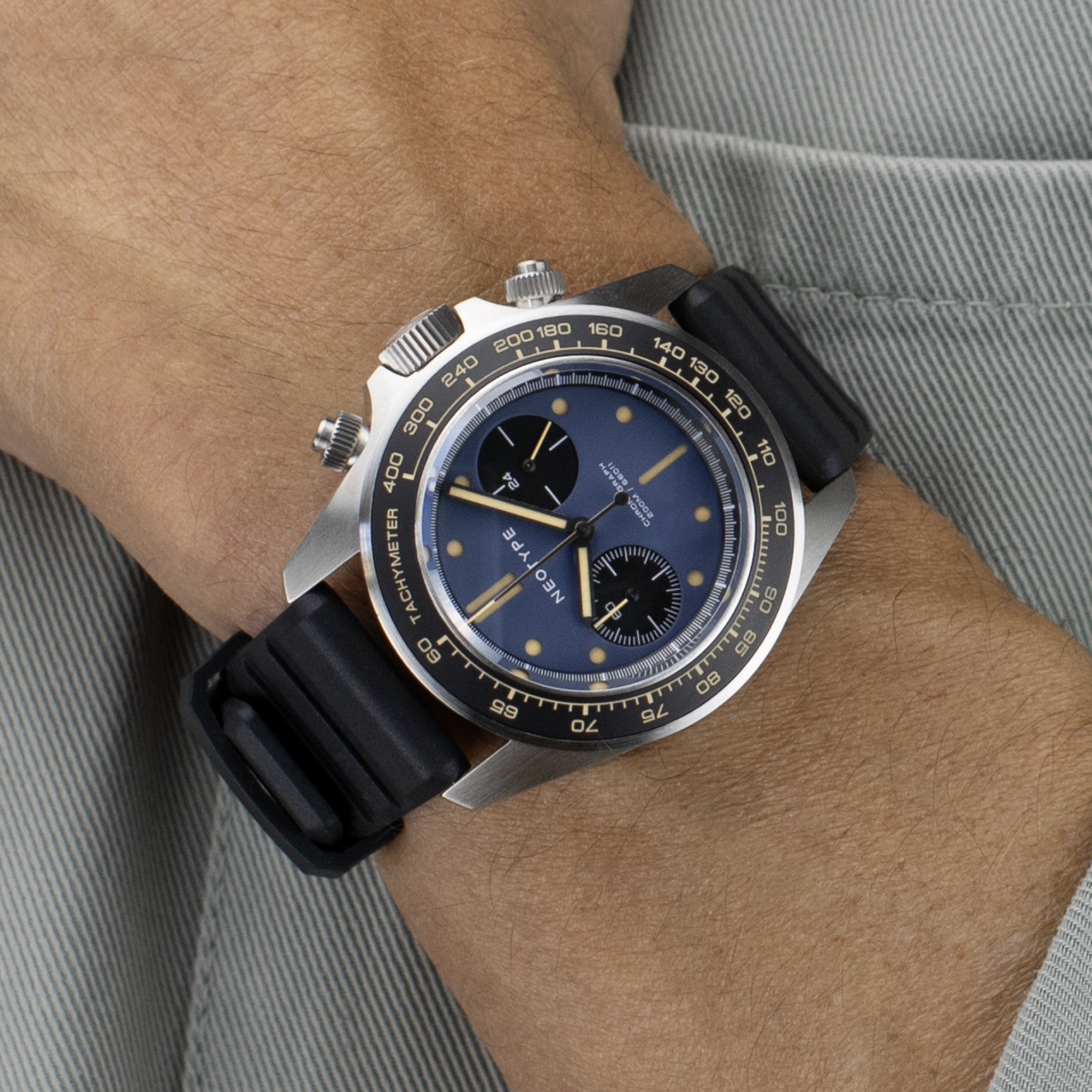 STAINLESS STEEL – BLUE DIAL + OLD RADIUM