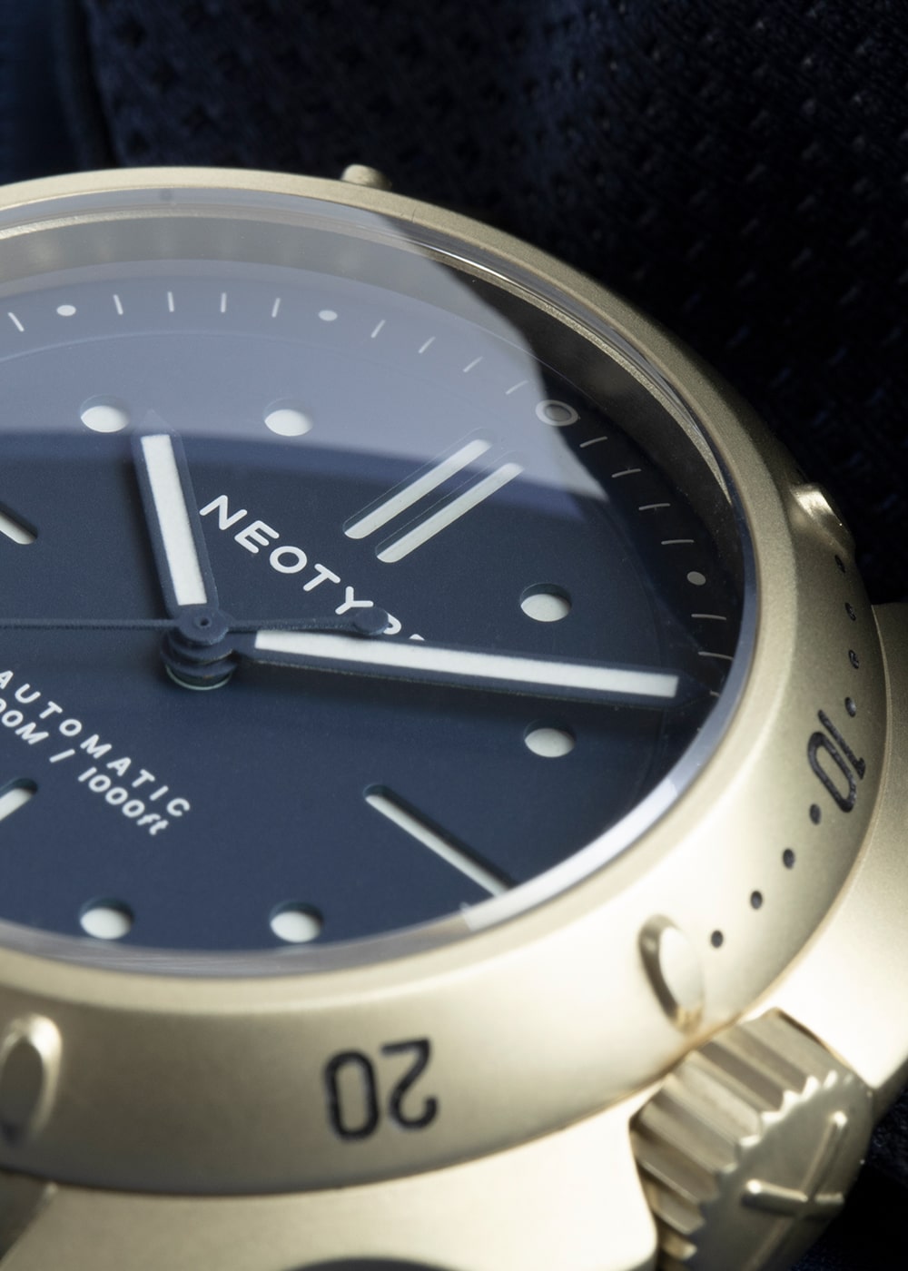 Montre automatique moderne et design LM01D4B de Neotype