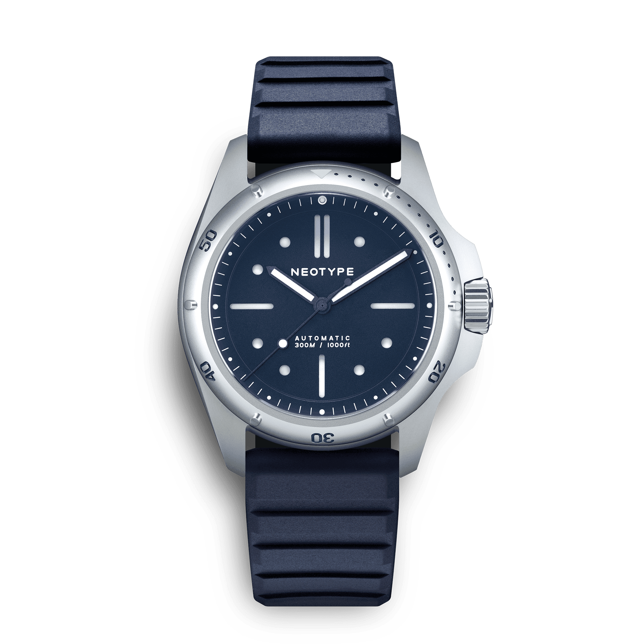 Montre de plongée Neotype Watches moderne vue de face avec boîtier robuste et Bracelet FKM de Neotype Watches noir, conçue pour résister à une pression de 30ATM.