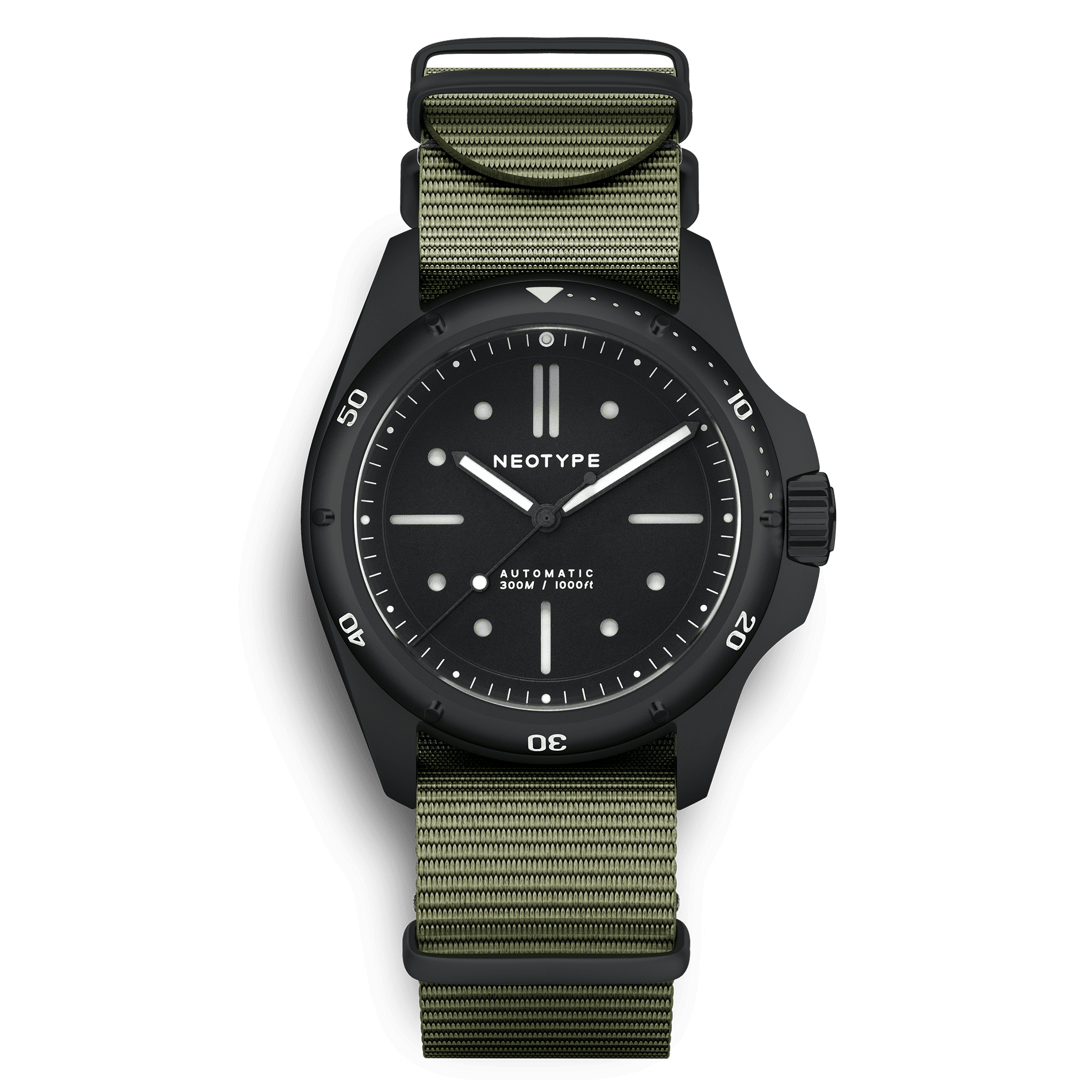 Montre de plongée Neotype Watches en acier PVD noir avec bracelet NATO, vue de face, démontrant son style sportif et contemporain.