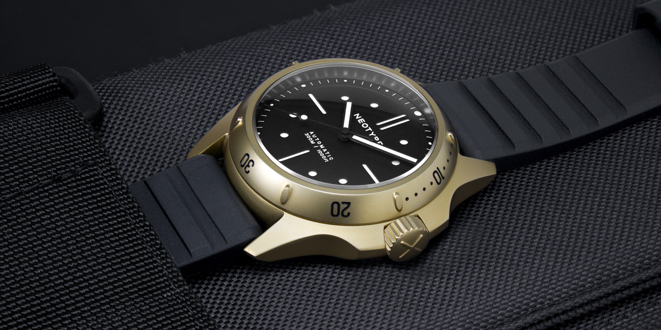 Modern Diving Watch - Gold/Black PVD Steel - Model LM01 Type D | NEOTYPE  WATCHES