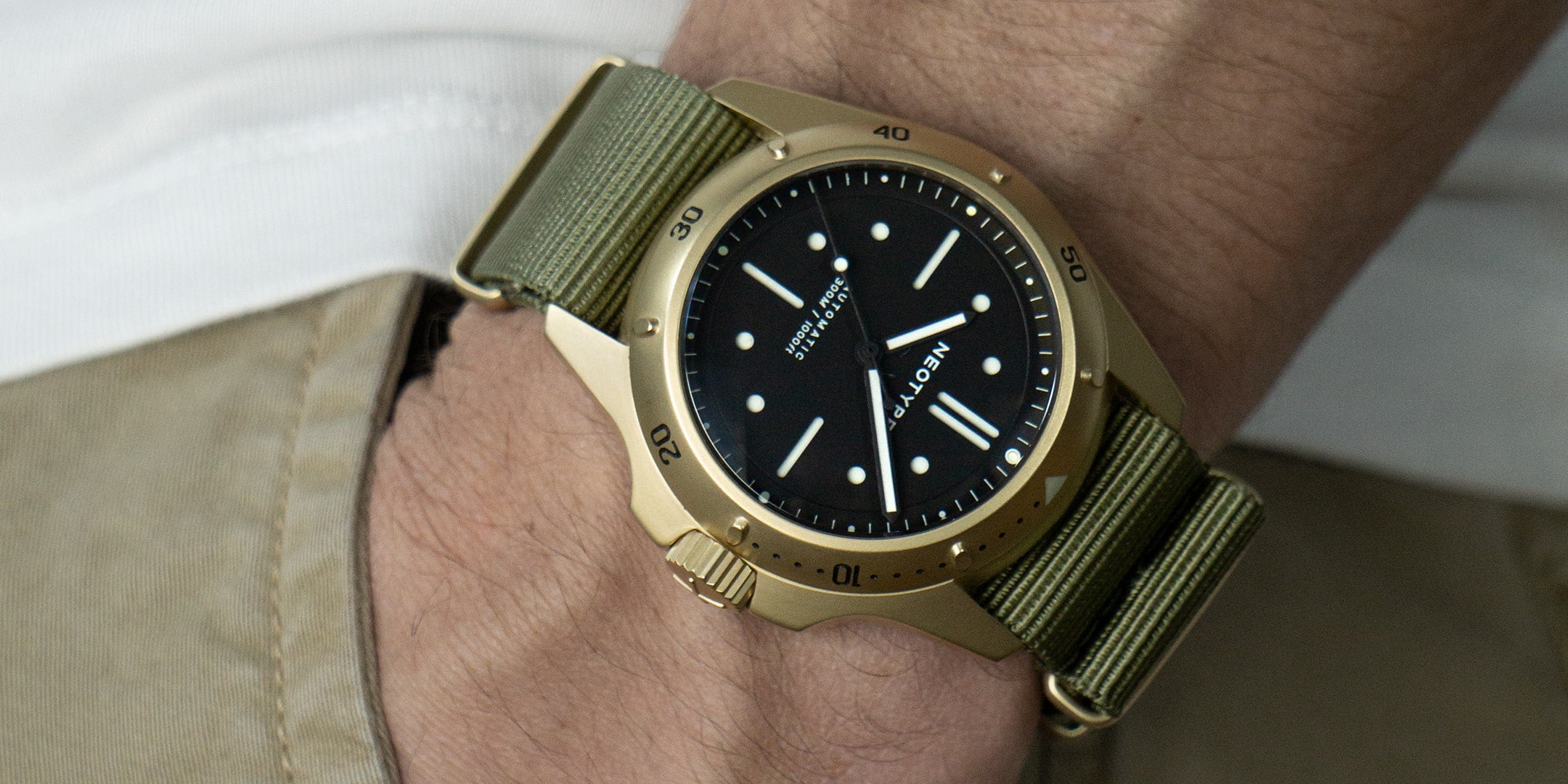 Modern Diving Watch - Gold/Black PVD Steel - Model LM01 Type D | NEOTYPE  WATCHES